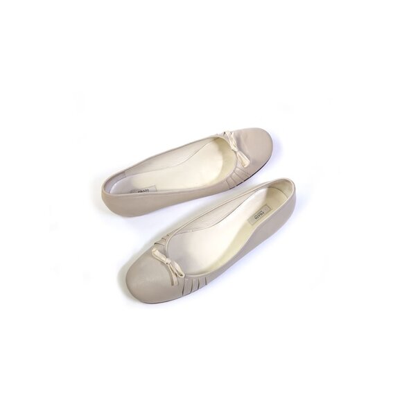 Prada 39 Flats Beige Leather Bow Ballet Shoes Womens Size 8.5 - Picture 3 of 9